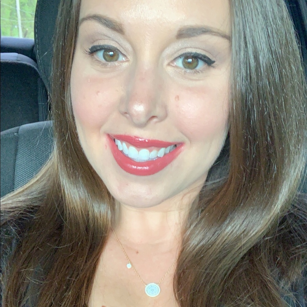 Meet your Posher, Nicole